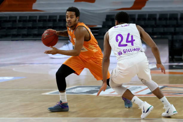 虽然已是更 虽然已是更