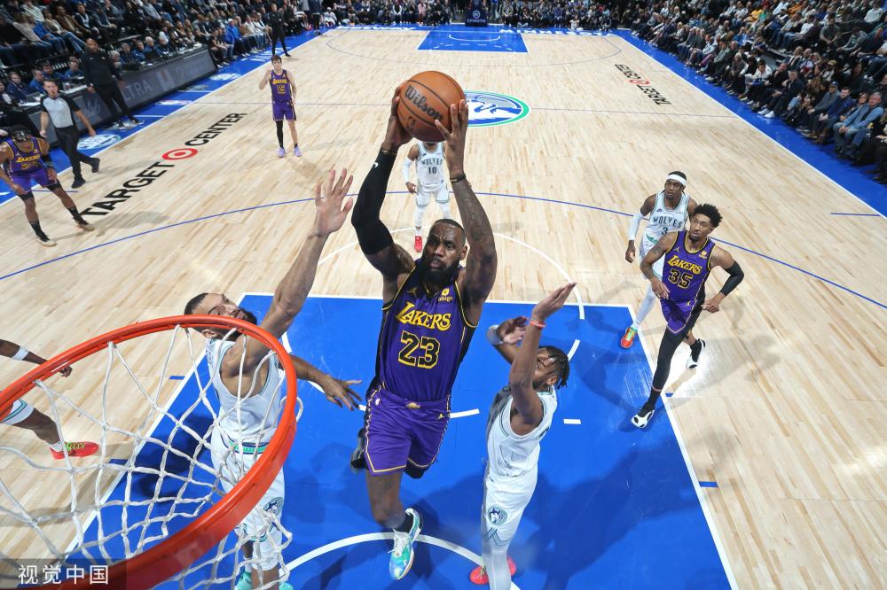 在多个回合 在多个回合